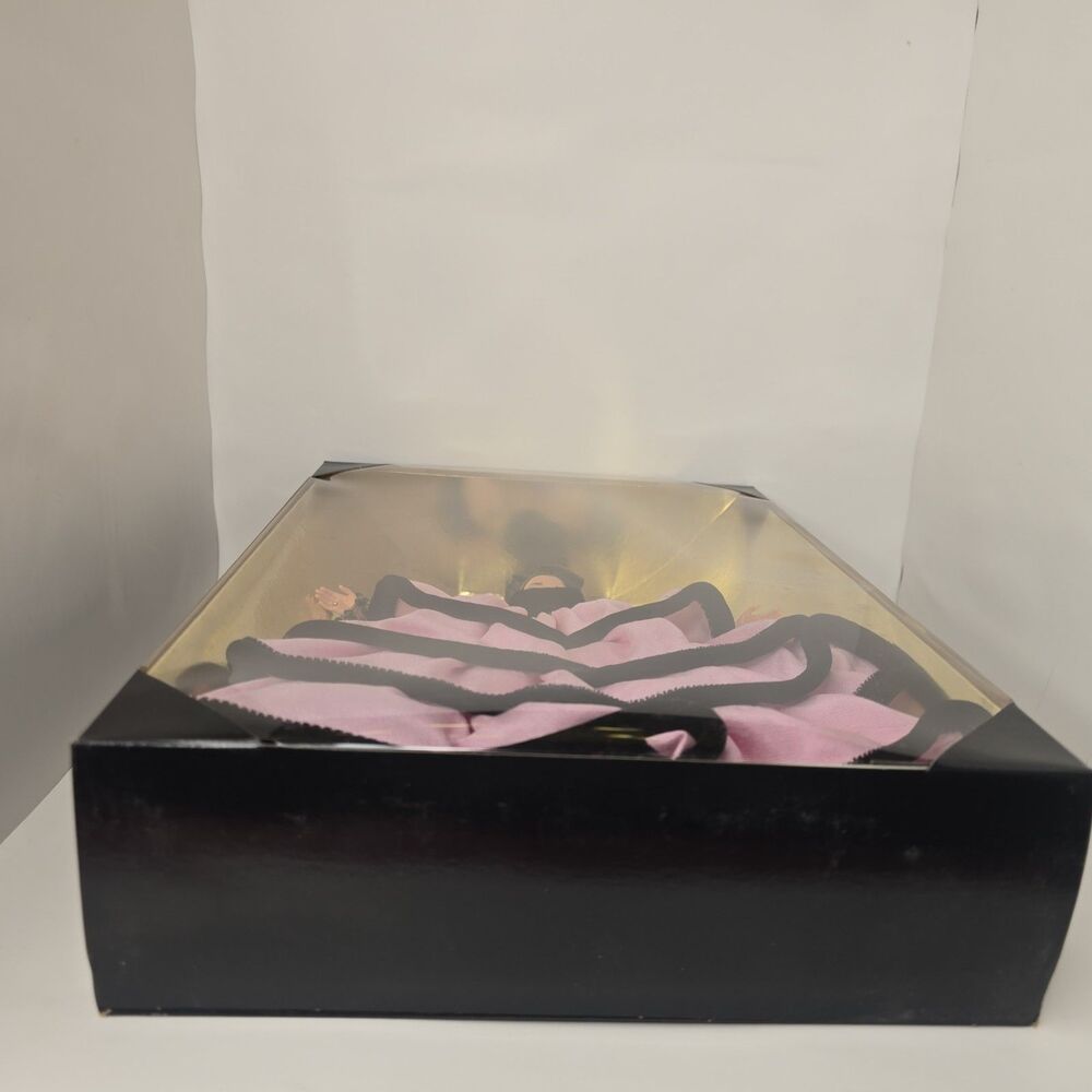 VTG Escada Limited Edition Barbie Doll 1996 Mattel NRFB - Picture 6 of 15